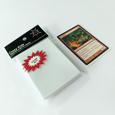 PPの白い色カードはMTGのゲームのための66X91mmポリプロピレンに袖を付けます